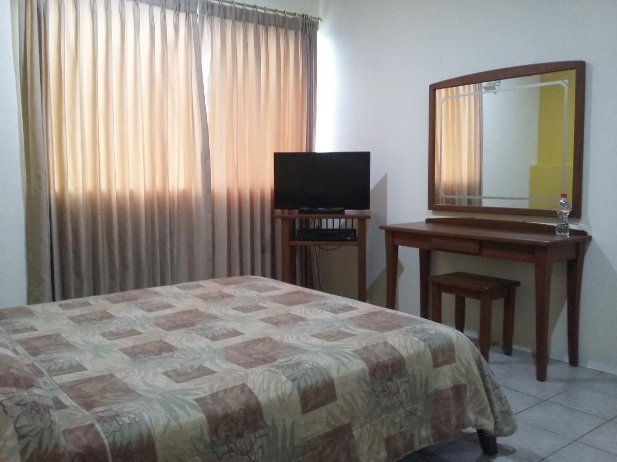 Hostal Solar Del Puerto Machala Ngoại thất bức ảnh